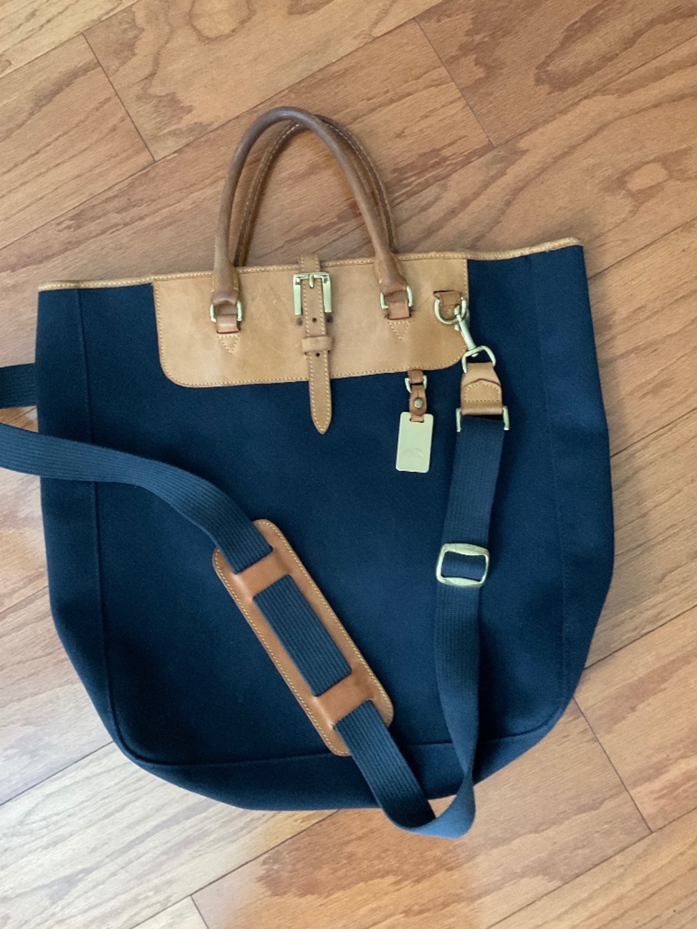 VINTAGE DOONEY & BOURKE CANVAS CABRIOLET BUCKET BAG COLLECTION. NAVY BLUE